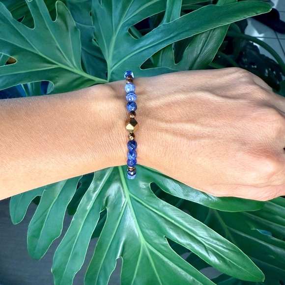 Sodalite & Hematite Bracelet  (one) - Picture 4 of 6